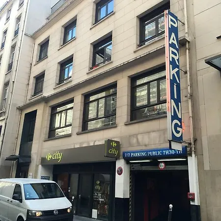 Apartment Opera Studio *