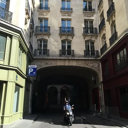 Apartment Opera Studio *